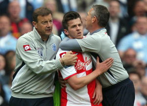 Joey Barton arrives in Marseille to discuss move