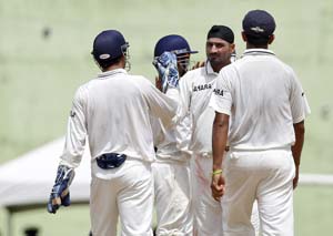 Bhajji takes 400 Test wickets; Ishant breaks Kapil's record