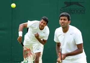 French Open: Mahesh Bhupathi-Rohan Bopanna crash out, Leander Paes sails into 2nd round