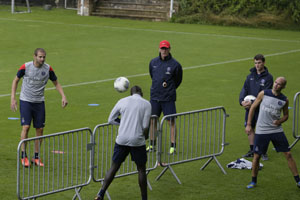 Laurent Blanc urges Paris Saint-Germain to go 'one step at a time'