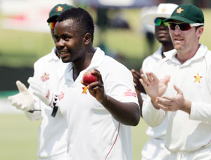Zimbabwe take 185-run lead over Pakistan on Day 3