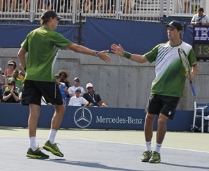 Bryan brothers stunned in first round
