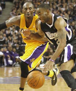 Kings open season with 100-91 win over Lakers