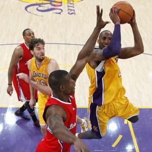 Kobe scores 39 as weary Lakers hold off Warriors