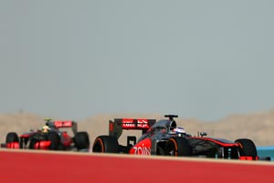 Bahrain F1: Jenson Button blasts 'dangerous' teammate Perez