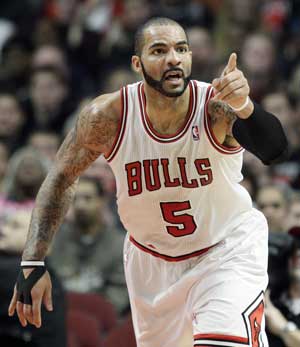Boozer leads injury-depleted Bulls past Bobcats