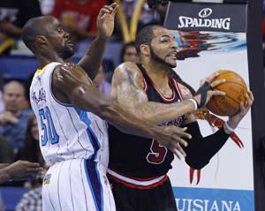 Boozer scores 18 as Bulls rout Hornets 90-67