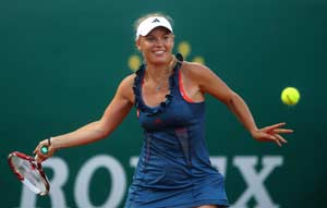 Caroline Wozniacki, Slaone Stephens reach second round of New Haven Open