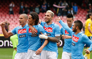 Napoli demolish Pescara to keep pace with Juventus
