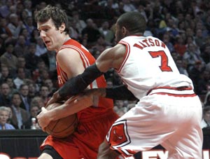 Bulls record streak ended by Rockets