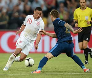 Euro 2012: Oxlade-Chamberlain eclipsed in left-wing duel