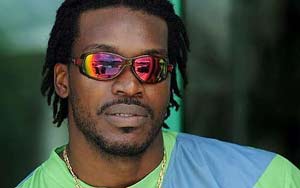 Chris Gayle gorges on 'Chingri Macher Malai Curry', Rosogolla
