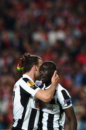 Last-gasp Cisse shoots Newcastle towards safety