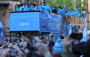 City celebrate title with Manchester parade