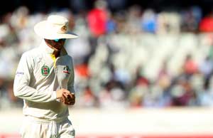 Michael Clarke reprimanded for showing dissent in Sheffield Shield