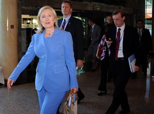 Clinton vows to pay off Women's World Cup bet