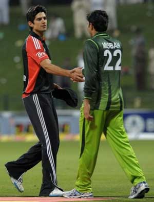 Cook, Misbah praise England's comeback win
