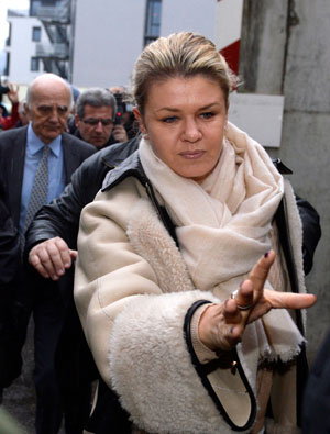 Michael Schumacher's wife urges media to leave doctors, family alone