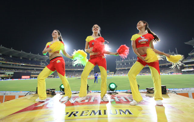 Chennai Super Kings vs Rajasthan Royals: Bottles, Pouches Thrown From Gallery at Ranchi Stadium, Cheergirls Run for Cover