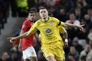 Manchester United knocked out of Carling Cup