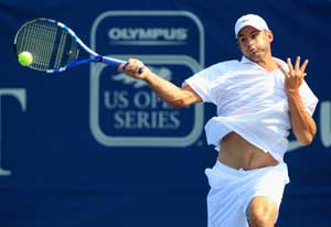 Roddick advances to quarters at Delray Beach