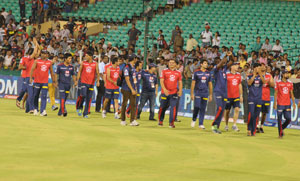 IPL6: Best anti-naxal CRPF jawans watch Delhi Daredevils vs Kolkata Knight Riders tie in Raipur