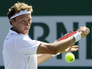 Denis Istomin Wins Maiden ATP Title in Wimbledon Warm-Up