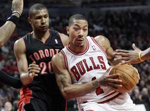 Rose leads Bulls to 77-64 win over Raptors