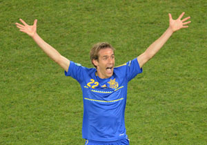 Euro 2012: Ukraine's press blast refereeing 'mistake'