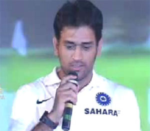 MS Dhoni casts his vote in Jharkhand