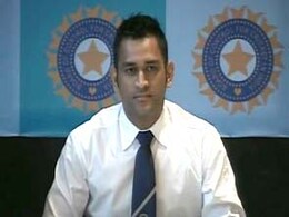 Dhoni ducks questions on IPL spotfixing scandal, answers only ones on Champions Trophy Dhoni ducks questions on IPL spotfixing scandal, answers only ones on Champions Trophy
