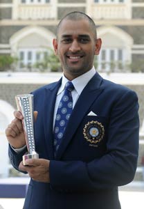 Dhoni shaves head after India's World Cup win