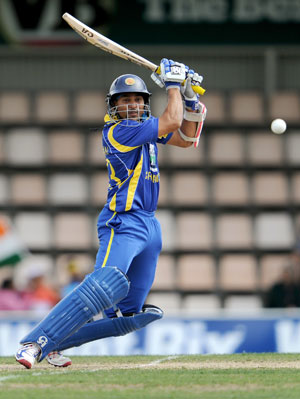 Tillakaratne Dilshan blitz helps Sri Lanka beat South Africa in final T20