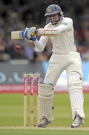 Dilshan slams 193 but rain ends match early