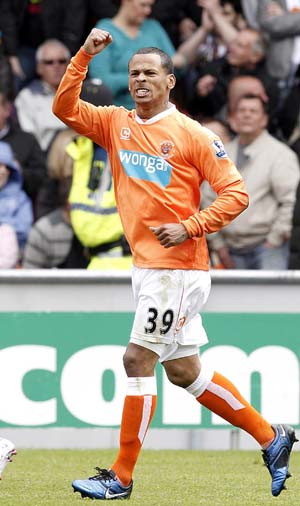 Blackpool edge past Wanderers