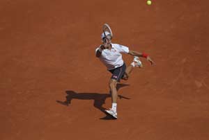 Djokovic reaches 2nd round at French Open