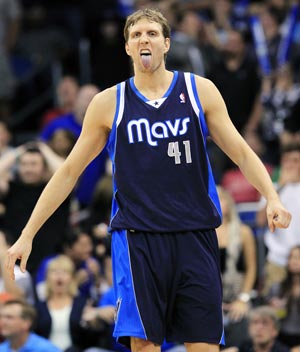 Nowitzki stars as Mavericks edge Magic