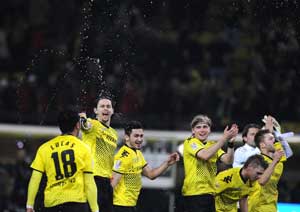 Dortmund keep top position in Bundesliga