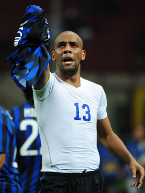 Manchester City ready to offload defender Maicon to Gremio