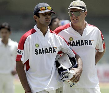 Sunil Gavaskar Slams Chappell and Wright for Not Backing Dravid