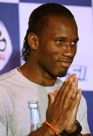 Star footballer Didier Drogba feels Dhoni is a good leader