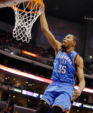 Thunder holds on beat Clippers as leaders clash