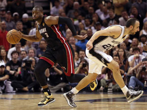 James' Miami Heat bounce back to tie series 2-2 against San Antonio Spurs