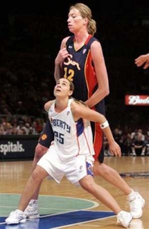 World's tallest woman basketball player dies