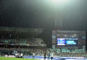IPL brings back crowd to Eden Gardens