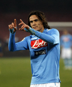 Napoli's Cavani hoping to be first to shoot down Juventus