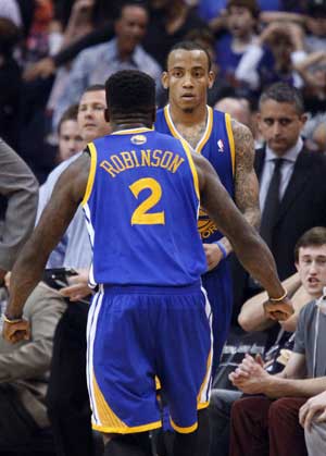 Ellis' jumper lifts Warriors past Suns, 106-104