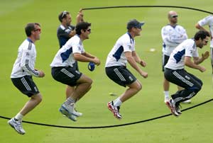 Preview: England battle South Africa to retain top-rank