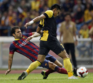 FC Barcelonas Cesc Fabregas injures ankle in friendly