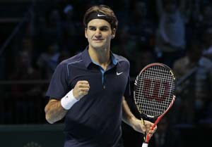 Roger Federer digs deep to reach Hamburg semis